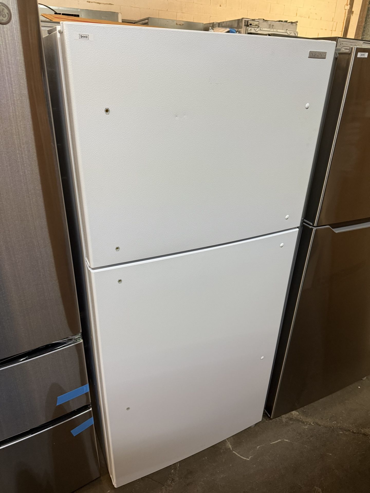 Insigniaâ„¢ - 18 Cu. Ft. Top-Freezer Refrigerator