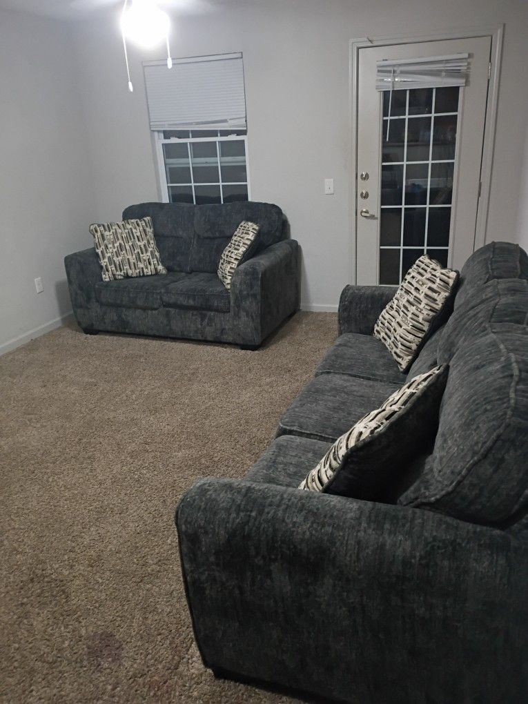 🛋️ Charcoal Gray Sofa & Loveseat Set – Excellent Condition!