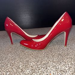 STEVE MADDEN • RED PATENT • LEATHER HEEL