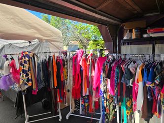 🏡🛍️ HUGE YARD SALE — EVERY FRIDAY & SATURDAY! 🛍️🏡
