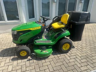 John Deere S120 Riding Mower