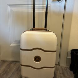 Delsey Chatelet 19” Carryon  Spinner