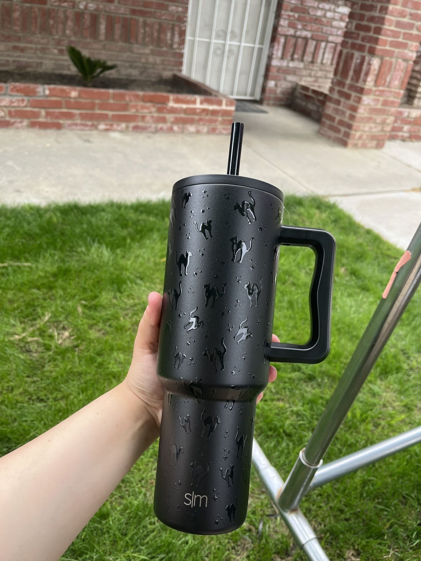 Simple modern halloween cup