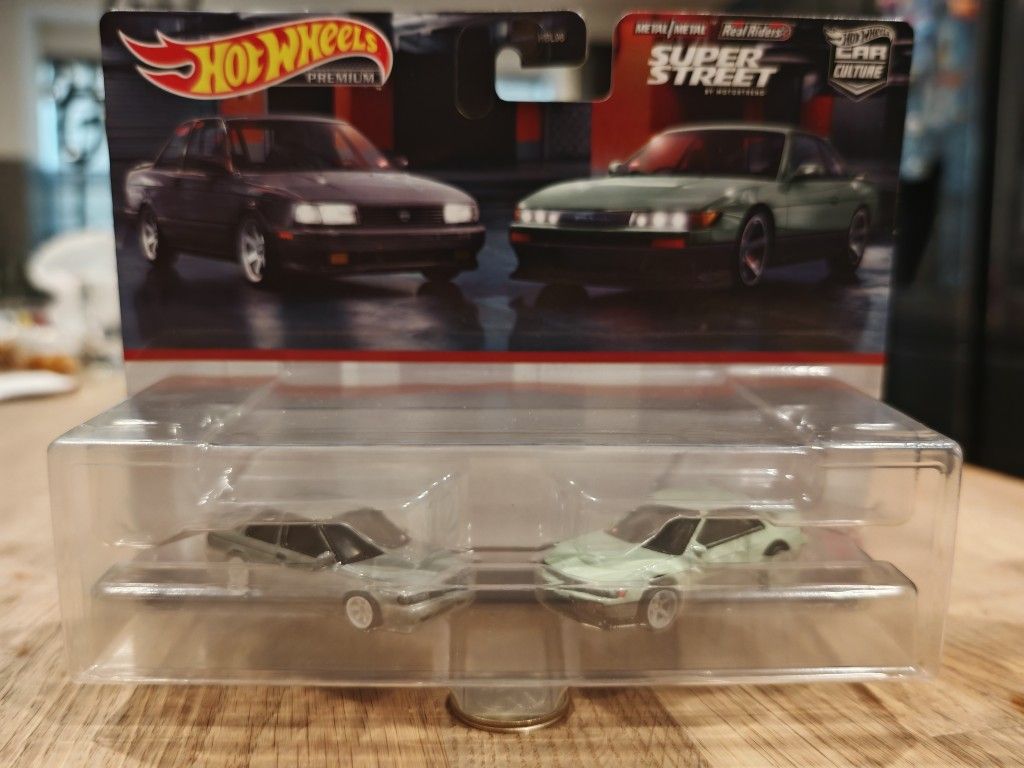 Hot Wheels Premium Super Street 1991 Nissan Sentra SE-R and Nissan Silvia S13