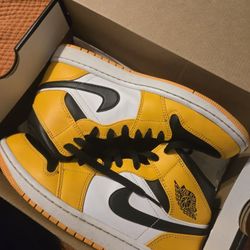 Air Jordan 1 Mid  Mens 8.5 