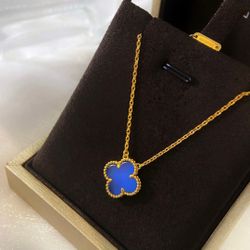 Women's necklace