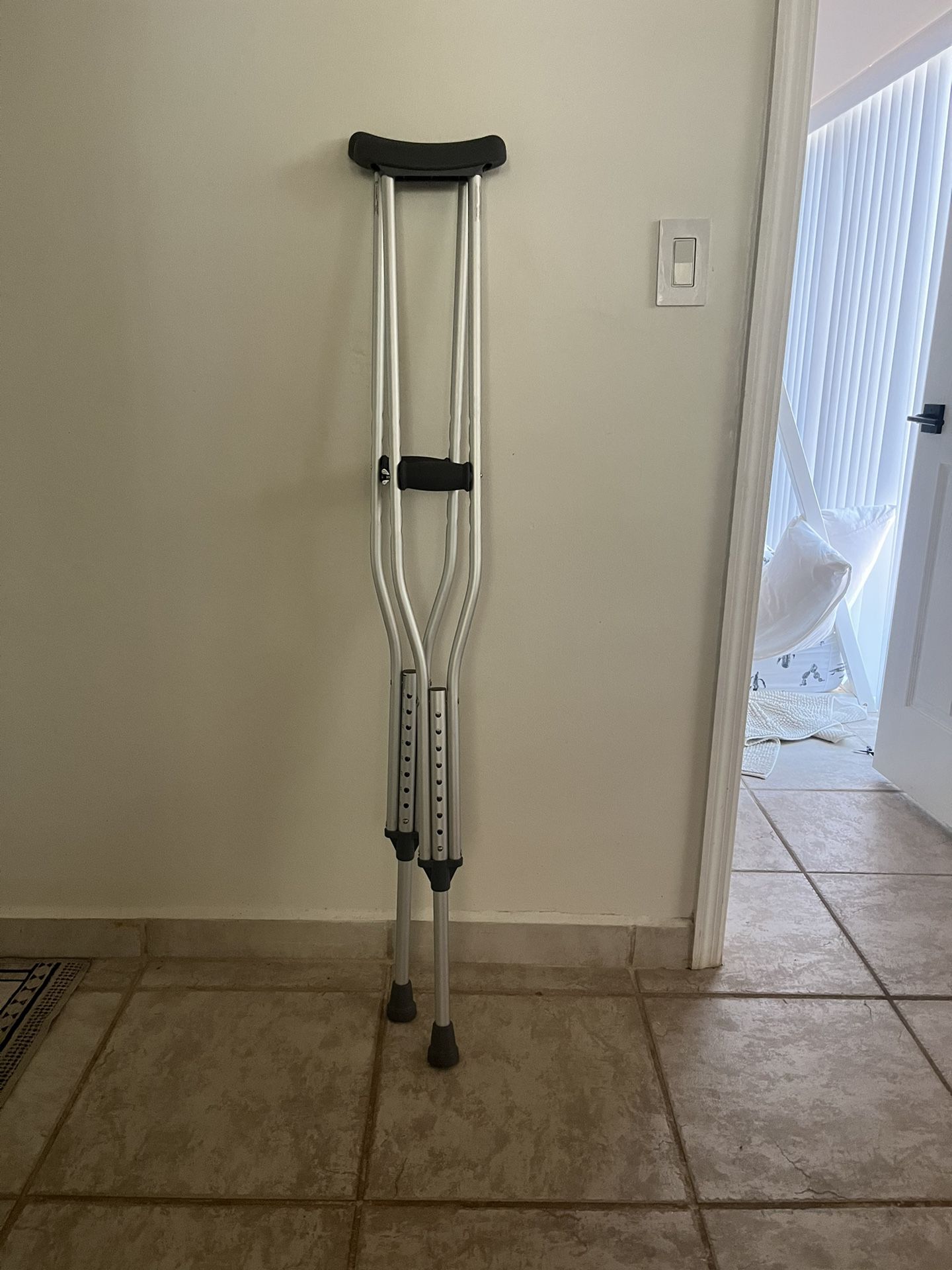 New Crutches for adults (5’2’’-5’10’’)