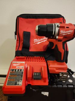 Milwaukee M18 

Compact Drill/Driver
