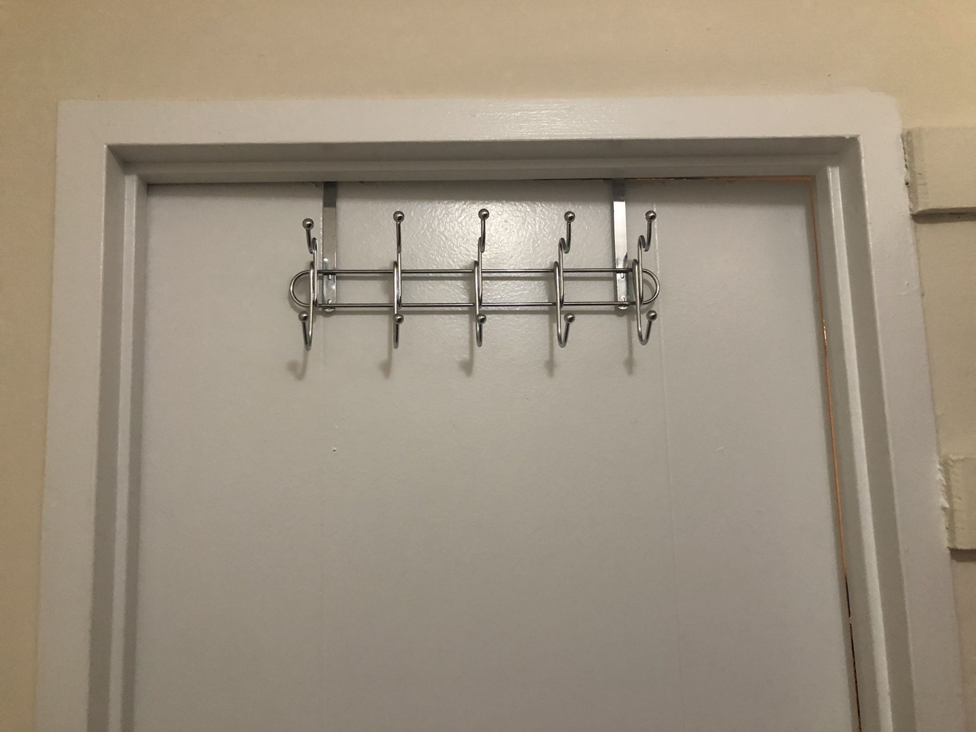 Wall/door rack