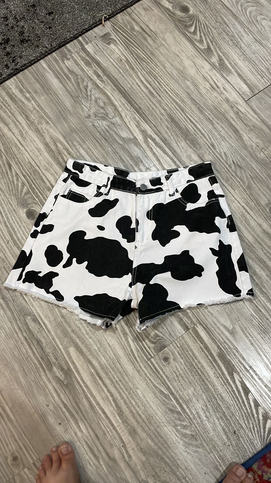 MOO COW PRINT JEAN SHORTS W/ FRINGE