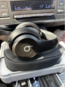 Beats Solo 4 Bluetooth Wireless On-Ear Headphones - Matte Black