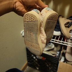 Toms