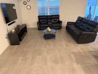 Living Room Set + TV – Excellent Condition