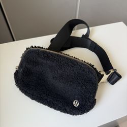 Lululemon Belt Bag - Fuzzy Black
