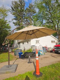 Price is firm.. large 9 ft LED solar powered freestanding umbrella