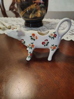 decorative creamer $10 firm
