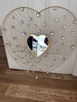 Decorative Heart-Shaped Wall Mirror