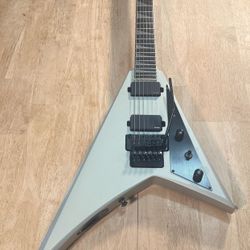 Jackson Rhoads V – EMG Active Pickups, Floyd Rose, SKB Case – Excellent