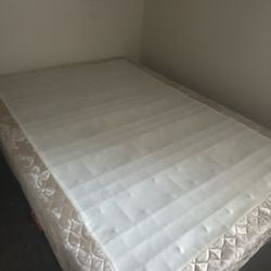 Free Full Size Box spring ( Pick Up Today ) 