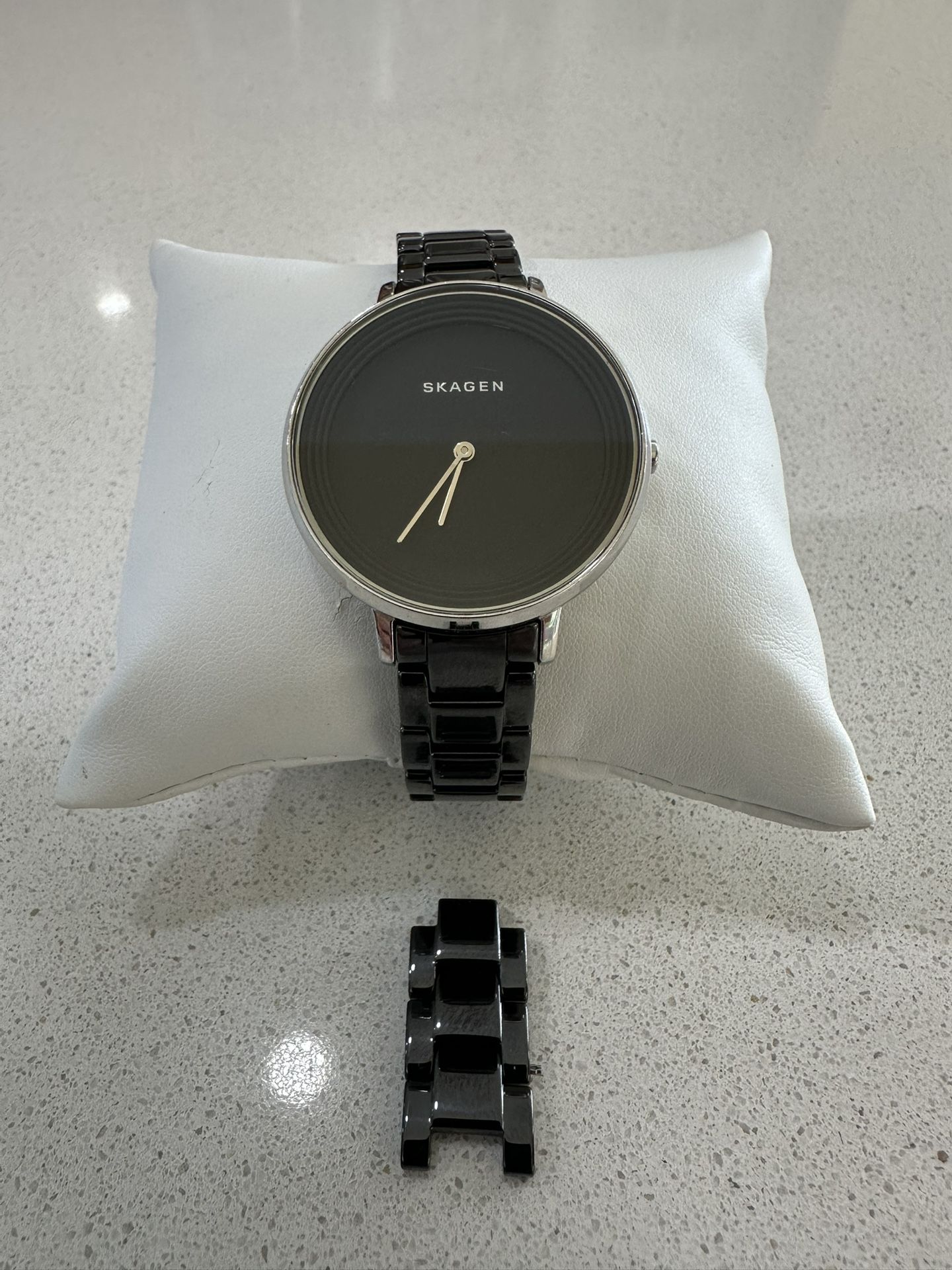 Skagen Ditte Stainless Steel Ceramic Women’s Watch 36mm Case Ref: SKW2303.