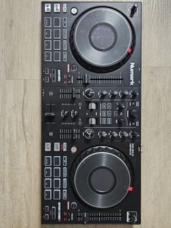 Numark mixtrack platinum FX (four deck DJ controller)