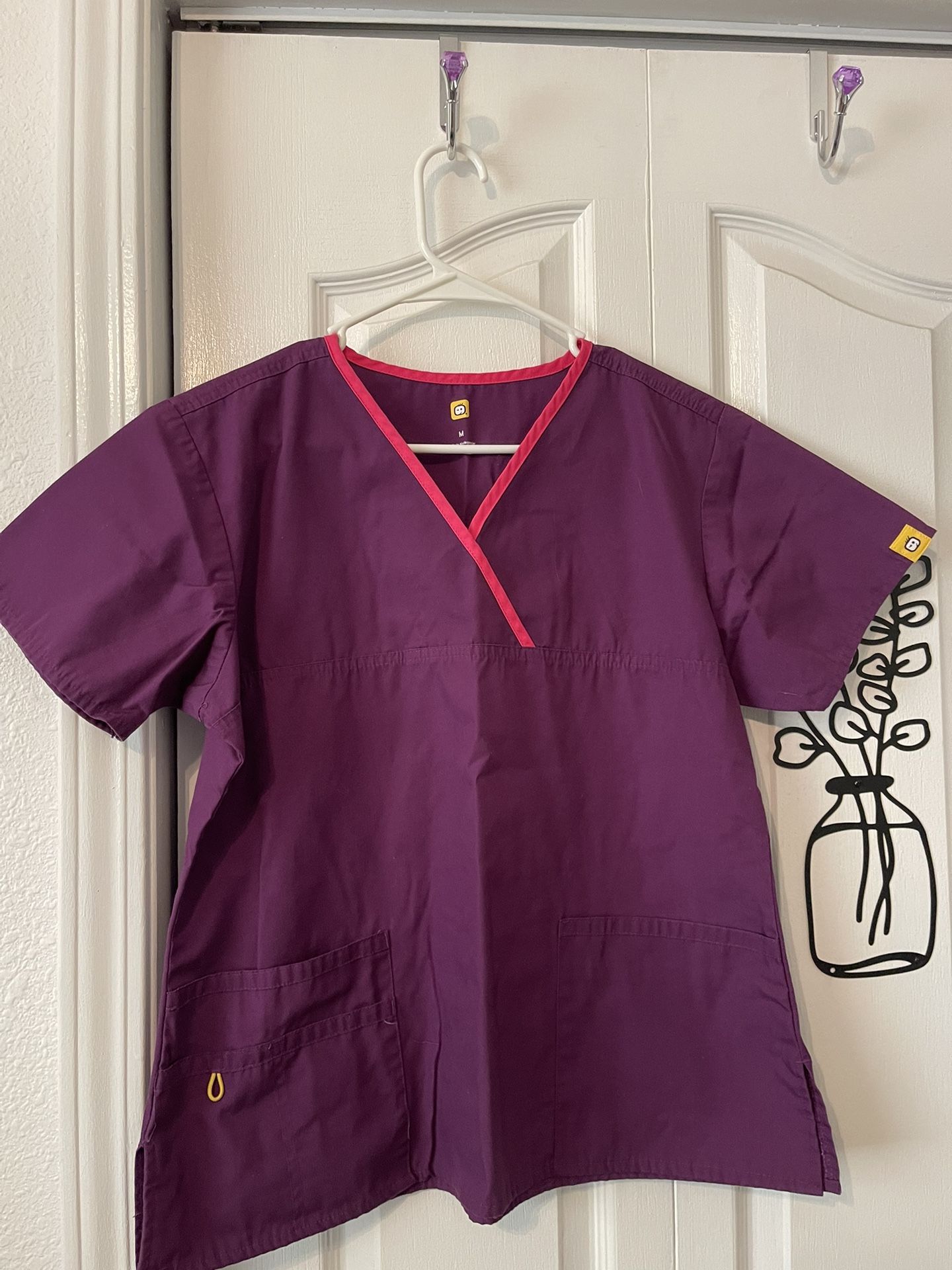 Women's Medium Wonderwink Purple Scrub Top