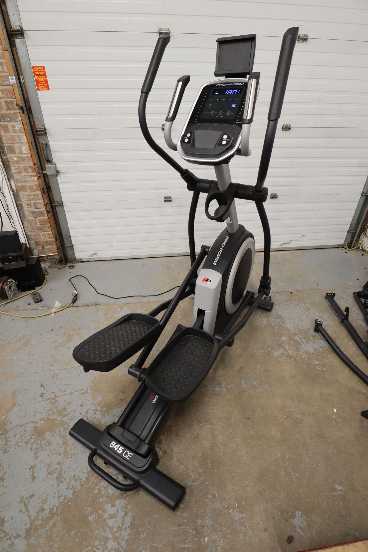 Used ProForm 945 CE PFEL64918 Adjustable Inline Elliptical