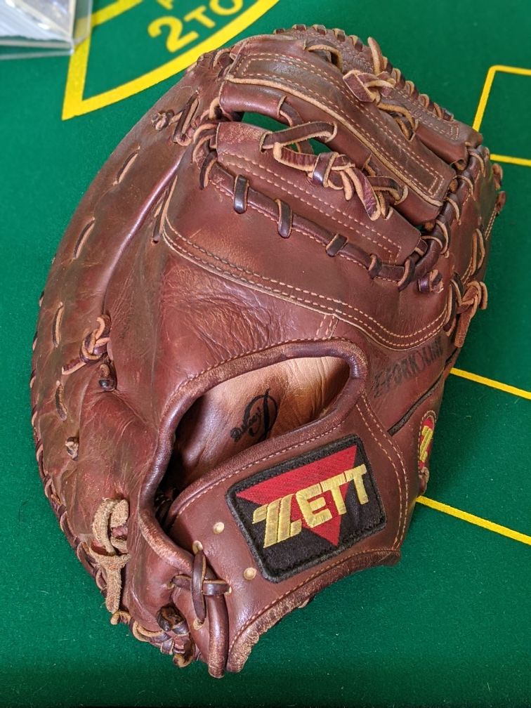 Vintage Zett First Baseman's Leather baseball glove Right Hand Throw; adult size -
