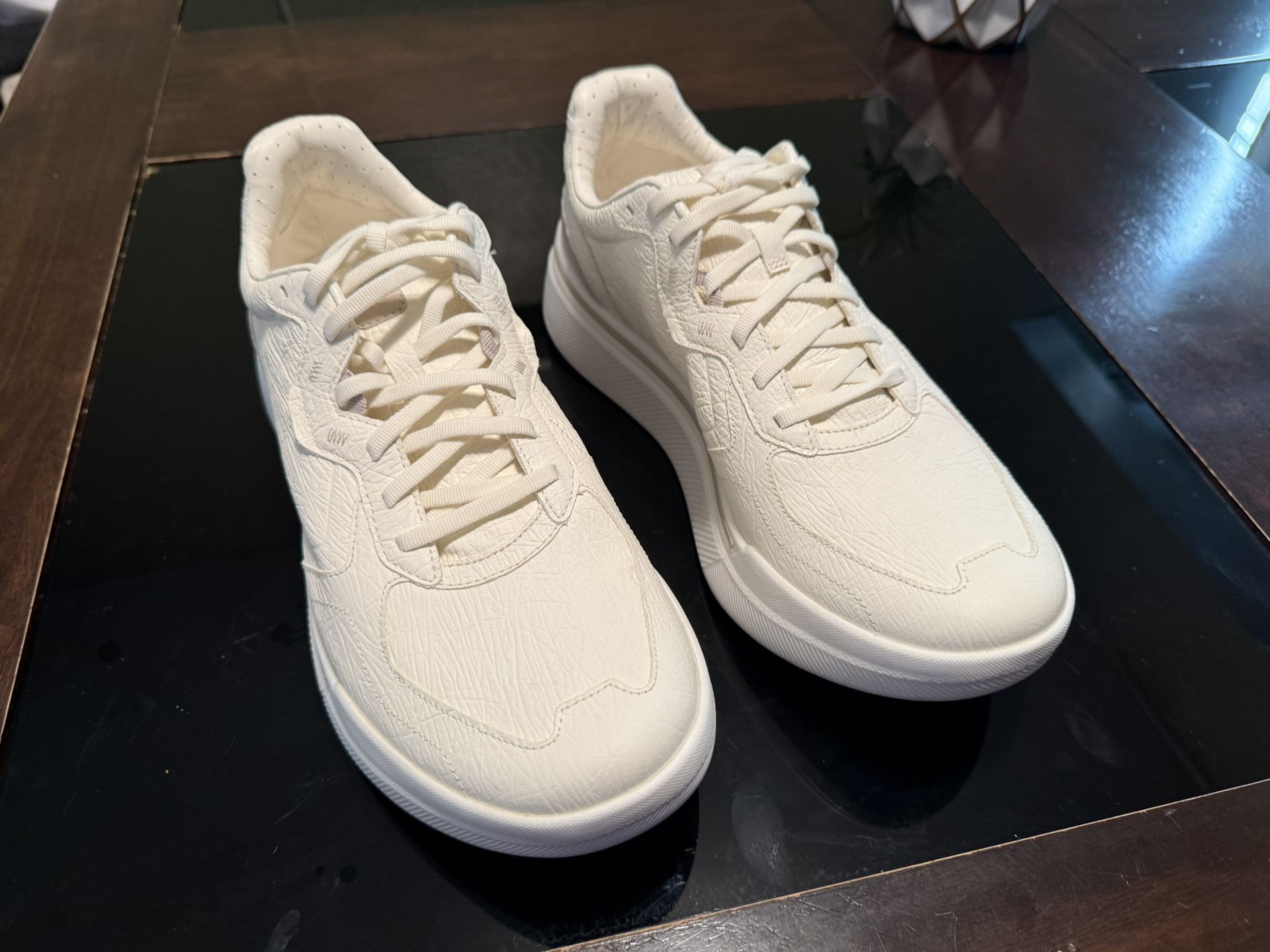 AHNU Sequence 1.1 Sport Size 10.5 New