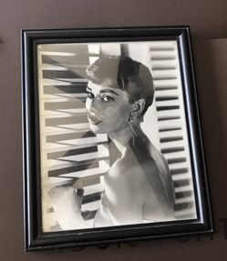 Audrey Hepburn frame