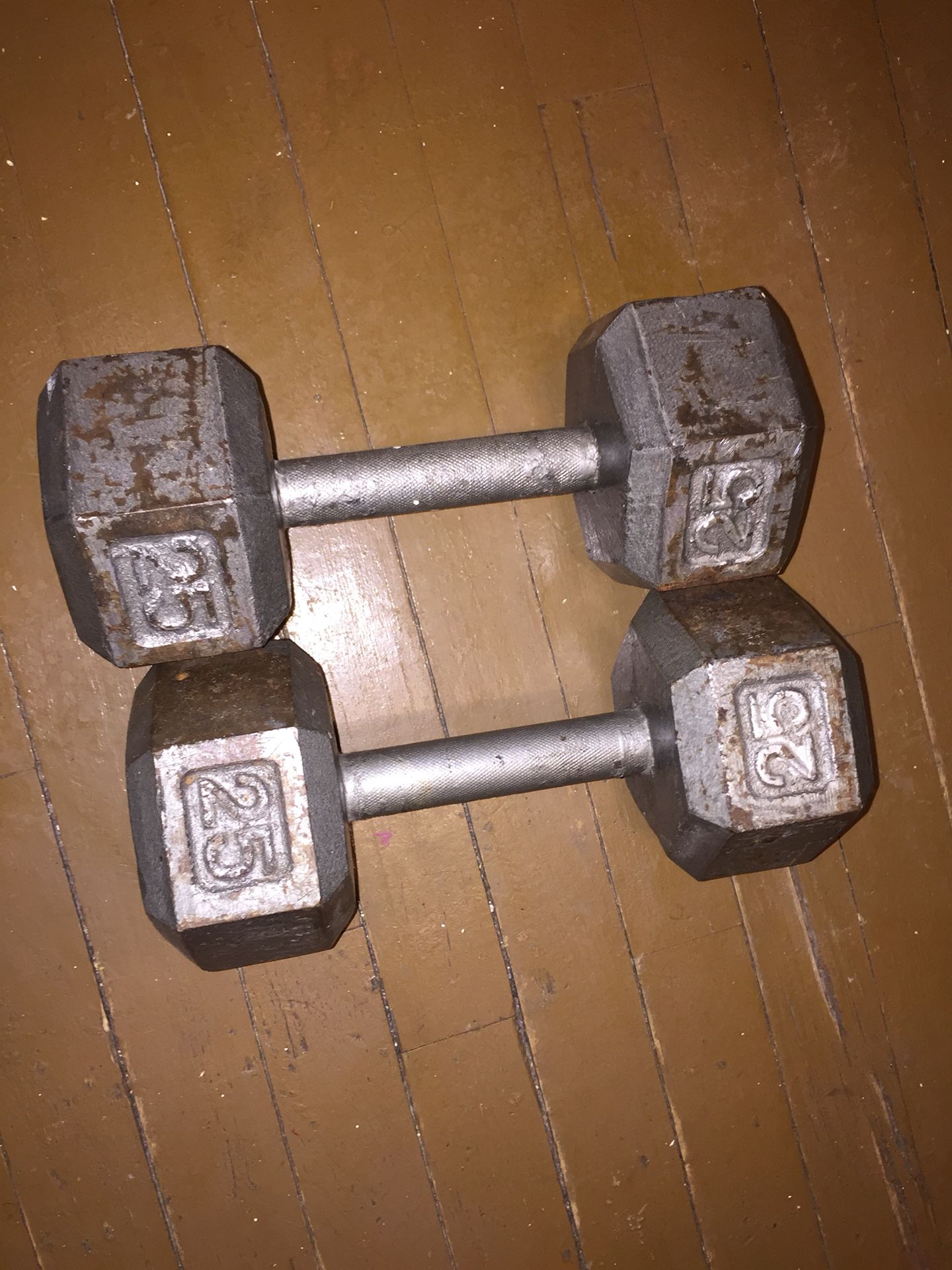 I’m selling these 25 pound dumbbells, 2 for 40$, pick up only