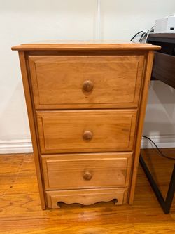 Solid Wood 3-Drawer Nightstand / Bedside Chest