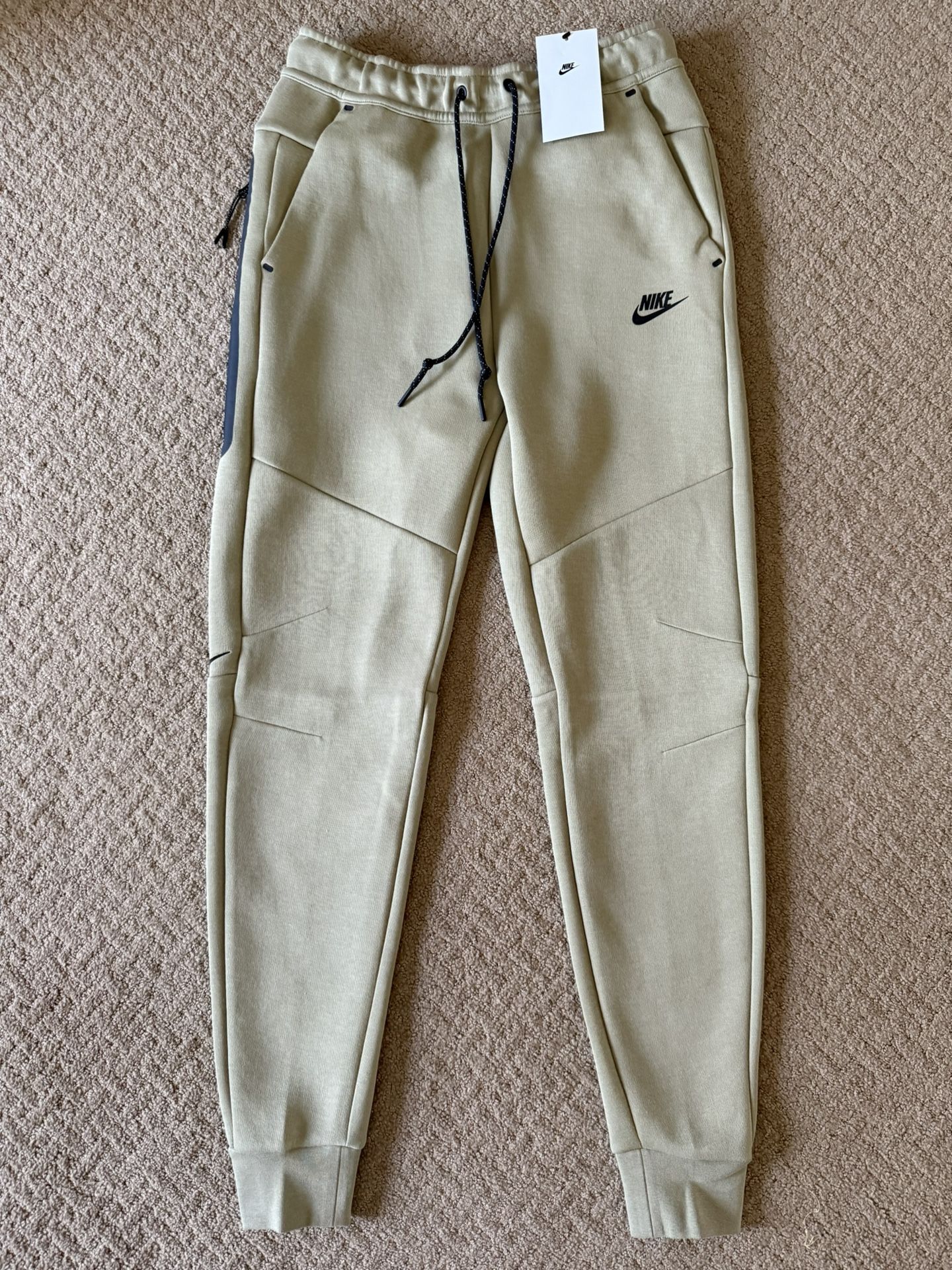 NEW Nike Sportswear Tech Fleece Men’s Joggers Neutral Olive Size Small