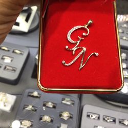 10k Gold Diamond Pendant..we Can Do Connect Together..