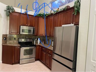Kitchen cabinet with Countertop!