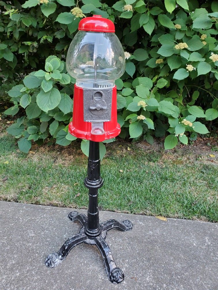 Vintage Carousel Industries Gumball Machine Red Clear Black Legs Candy Machine rare Des Plaines Illinois
