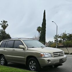 2006 toyota hilander
Automatic 
6 cilinder
clean title
ac cold
runs very good
current tags 
good tires 
front seat are good ,covers is for protección 