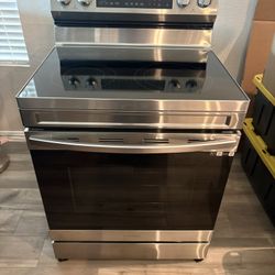 Samsung 30-in Glass Top 5 burners 6.3-cu ft Air Fry Convection Oven Freestanding Electric Range