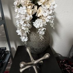 Home Decor (white Flowers Included)