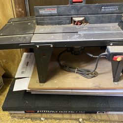 Black & Decker Router With Table And Fence