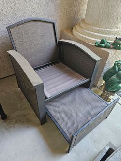 Outdoor chair with footrest