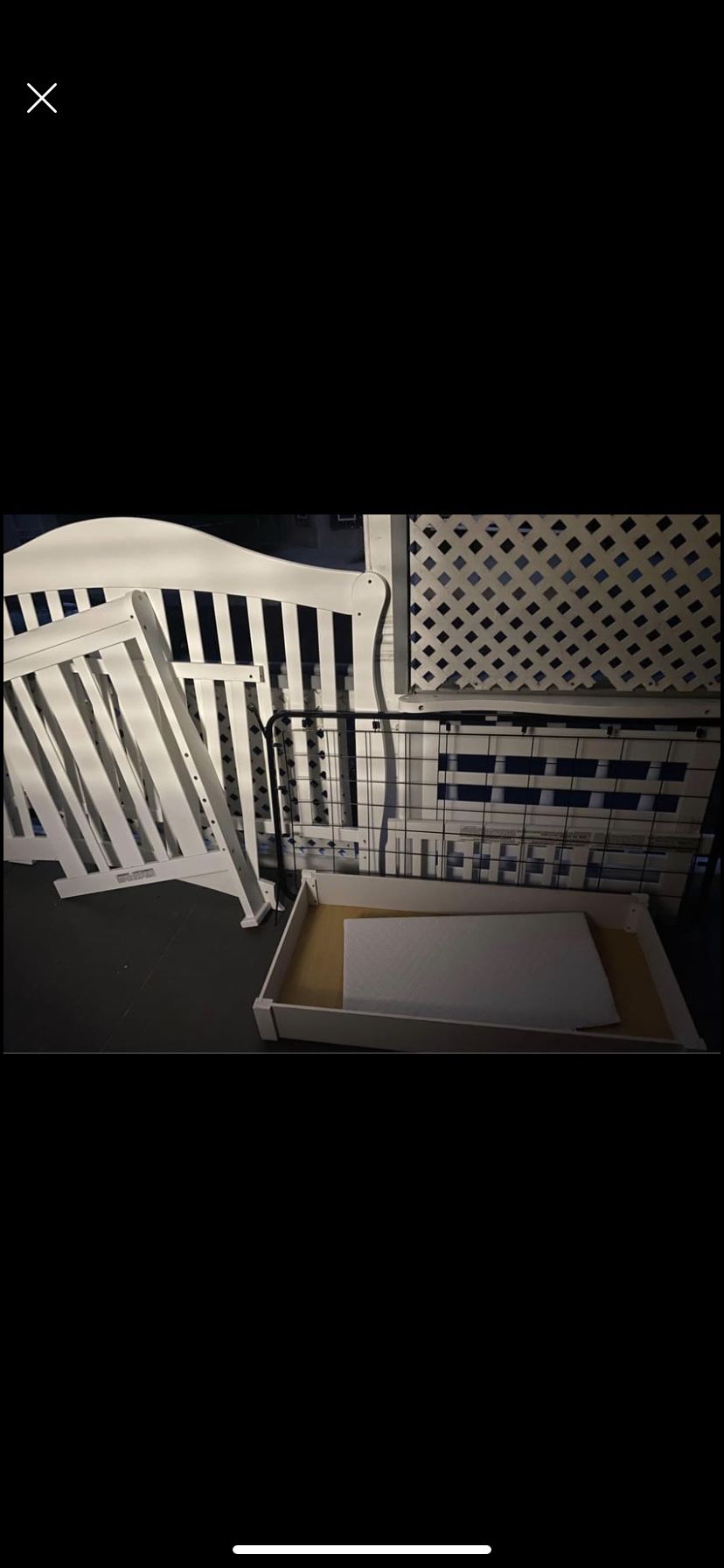 Convertible Crib/toddler Bed And Changing Table