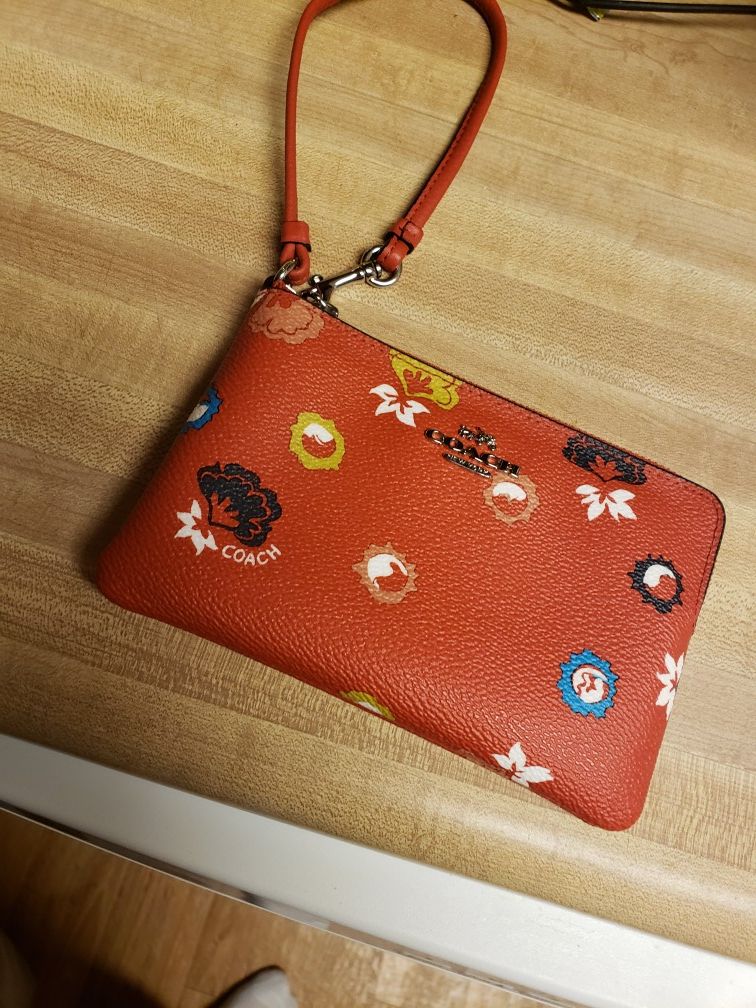 Coach wristlet n keychain purse