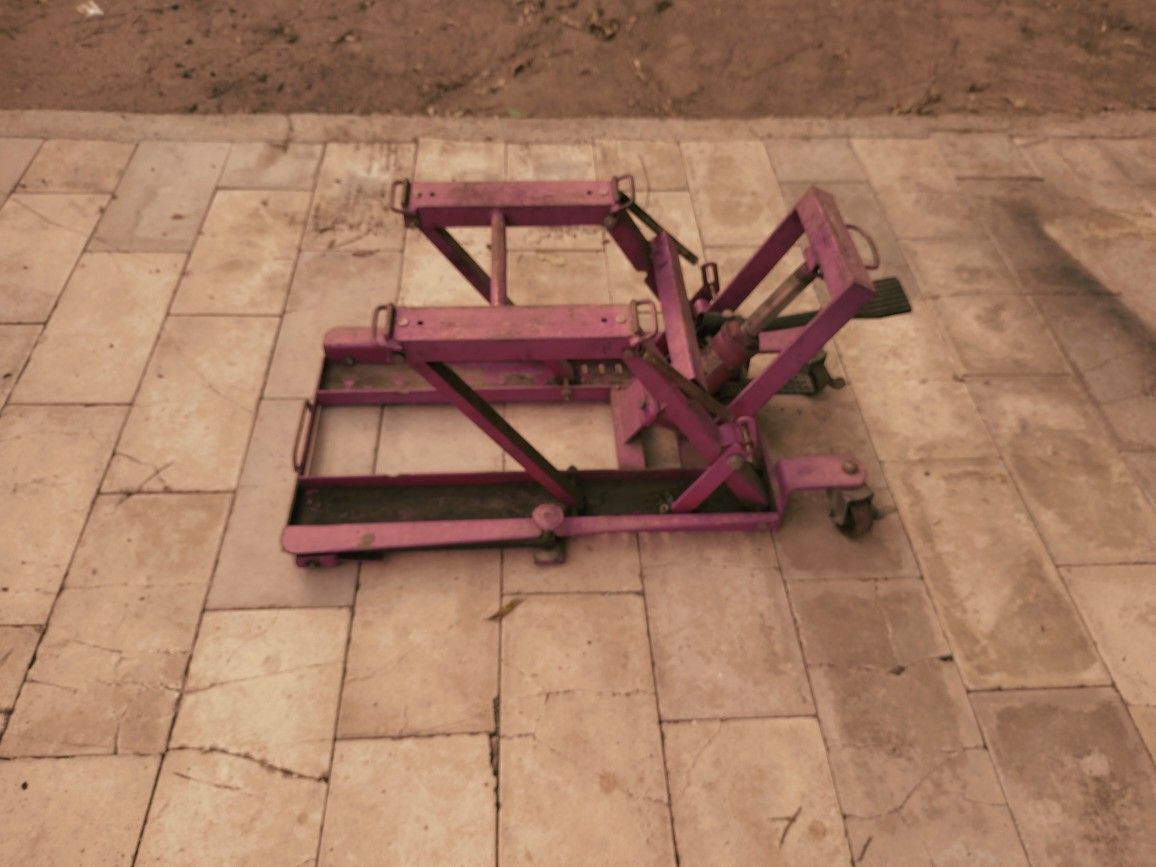 Motorcycle Jack Larin Works Excellent 
