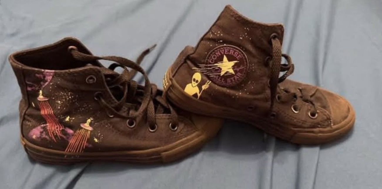 Boys Size:1 Glow In The Dark Alien Hightop Converse