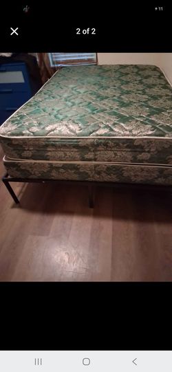 Queen mattress and boxspring mpu