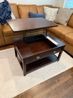 Lift top coffee table