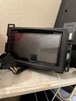 Like New Radio/GPS/Bluetooth Etc