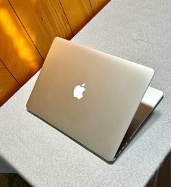 Apple MacBook Pro 15” Retina i7/16GB/500GB SSD $350