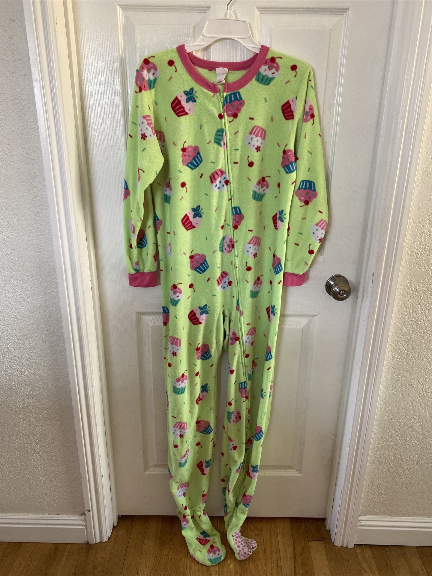 Girls Sz XL 14/16 Circo Zip Fleece Footed Pajamas Cup Cake Patterned